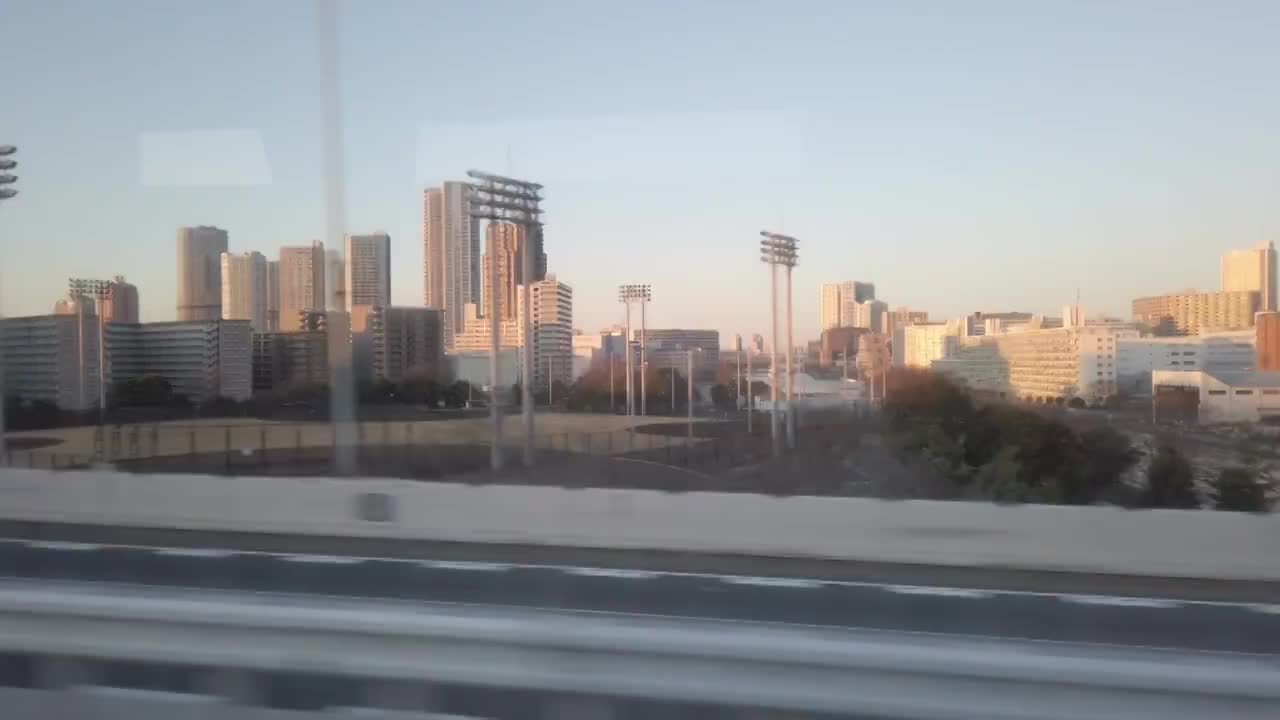 从巴士上俯瞰东京市区和体育场视频下载
