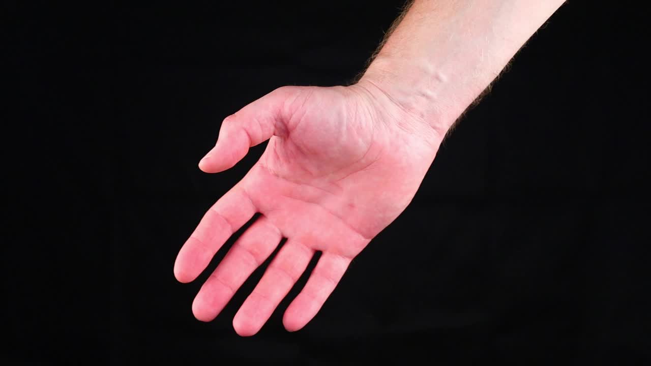 手握拳是力量和反抗的象征视频素材