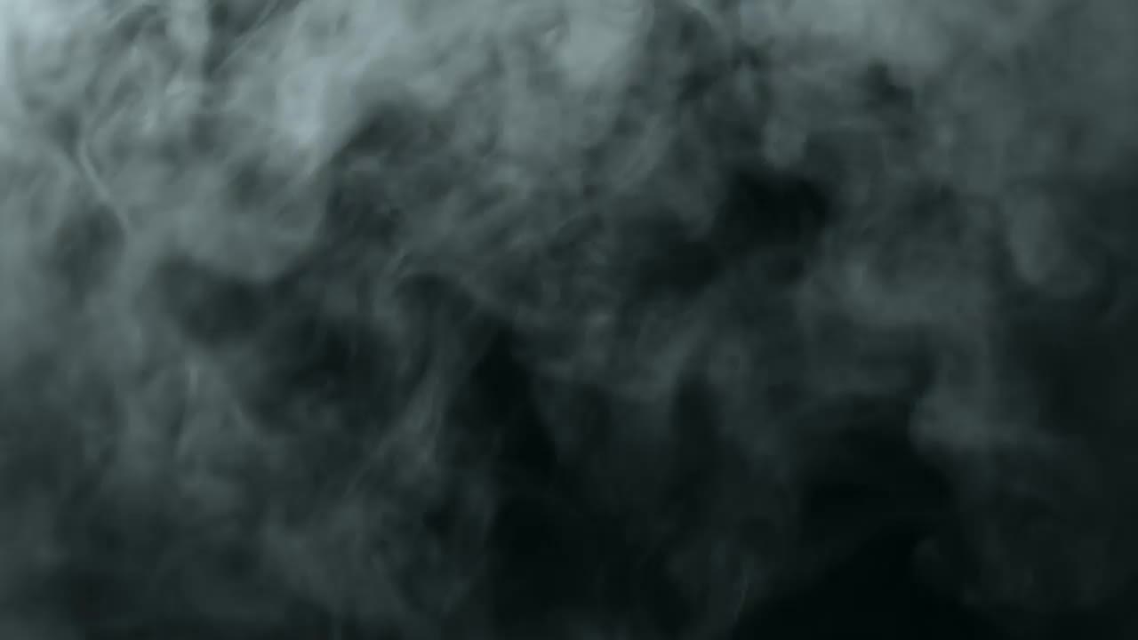 白色的蒸汽。雾蒙蒙的纹理。加湿器的蒸汽在黑色背景上视频素材
