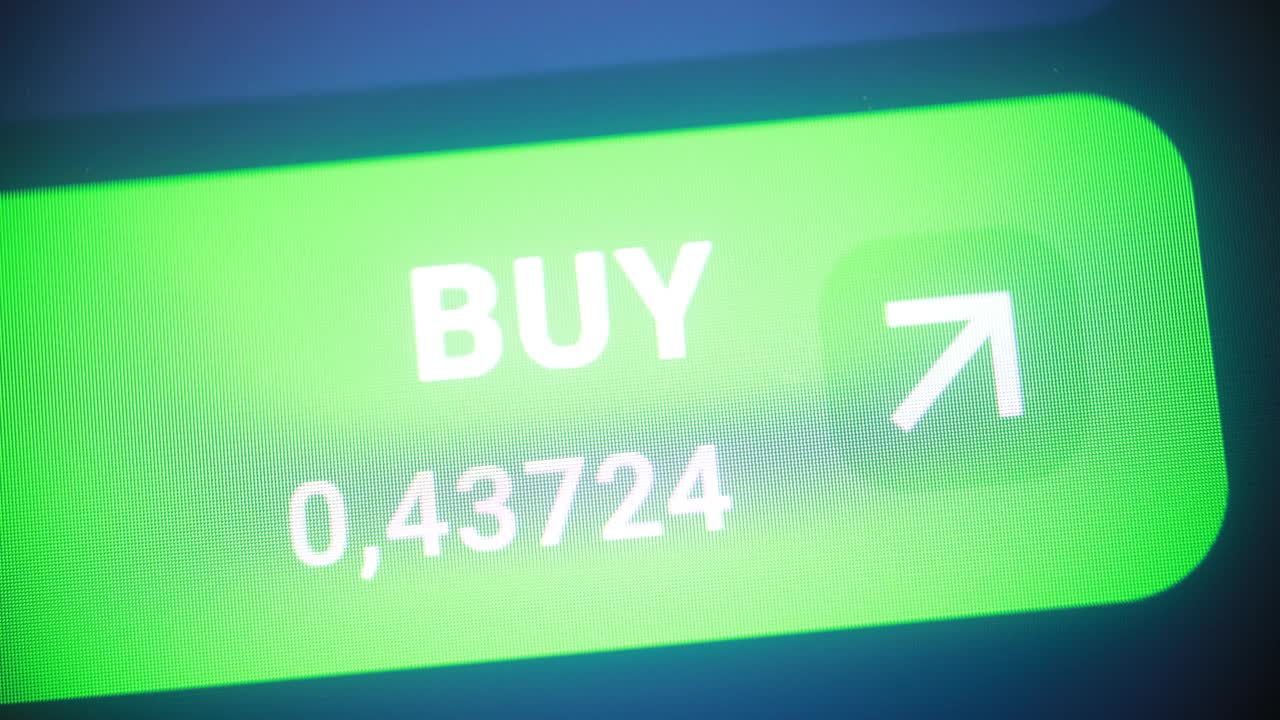 电脑屏幕上的“购买”按钮，其价值指数不断变化。网上投资和网上购物的概念。视频素材