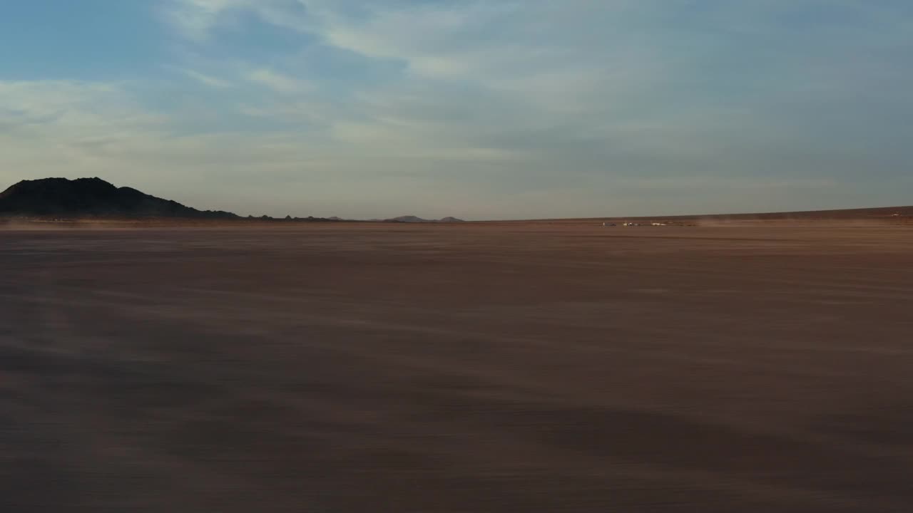 莫哈韦沙漠和干湖的鸟瞰图视频下载