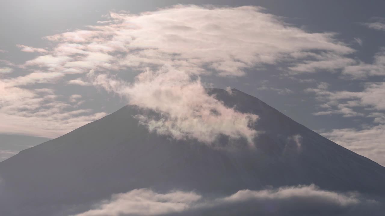 夕阳西下，富士山的彩云(延时/缩小)视频下载
