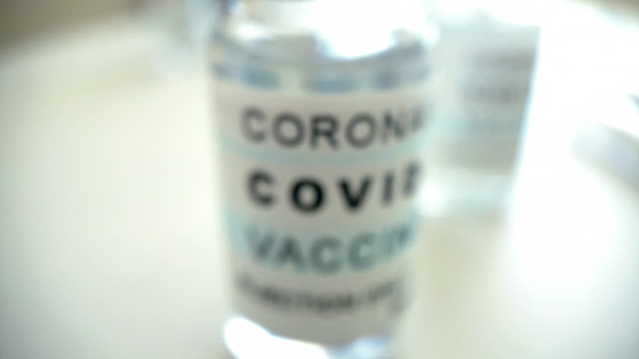 COVID-19疫苗剂量注射器离焦宏瓶4K系列视频视频素材
