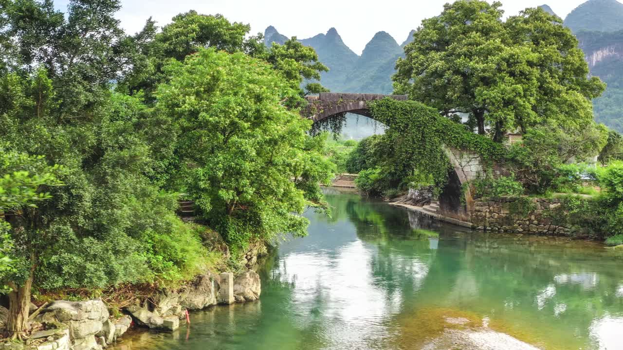 一座中国风格的古桥视频下载