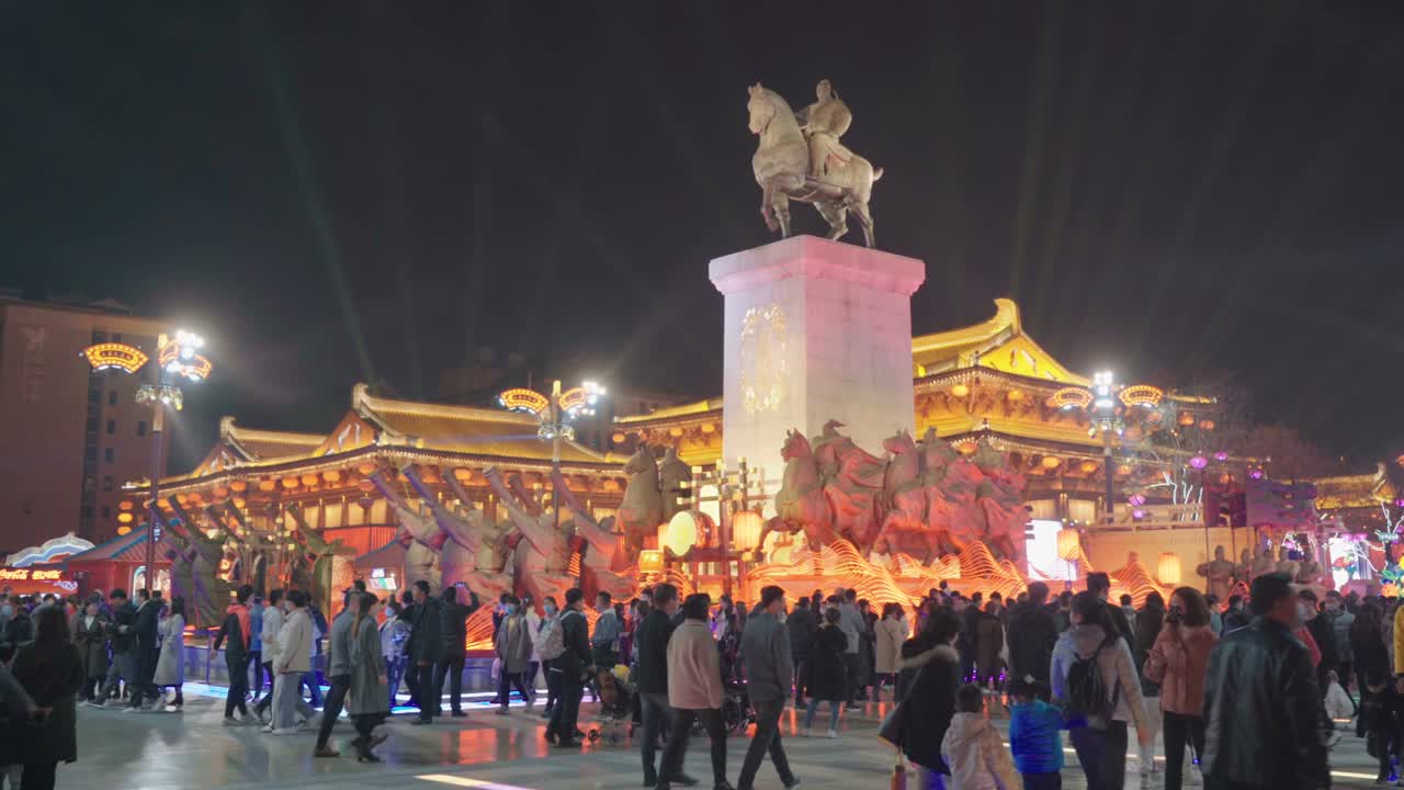 中国西安大唐光大夜景。视频下载