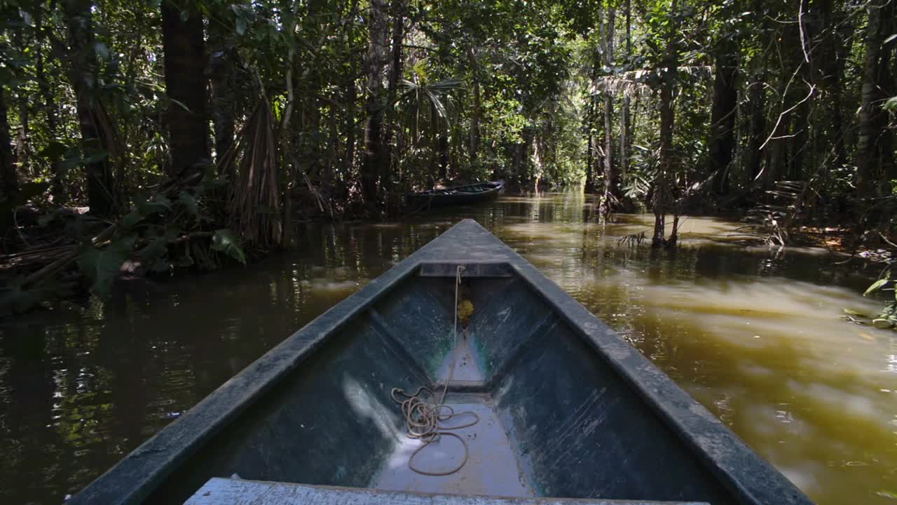 旅行在美丽的亚马逊河在秘鲁-宽拍摄视频下载