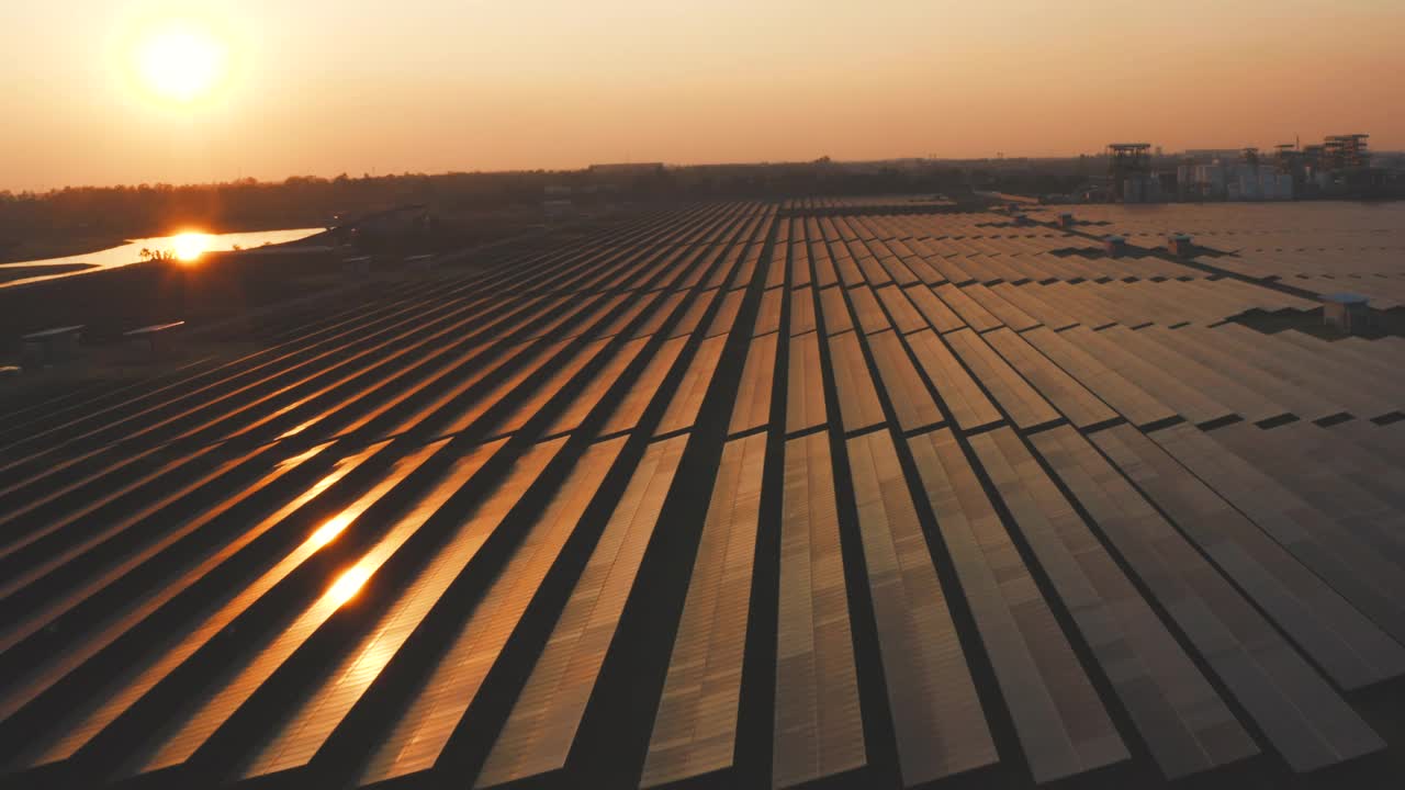 空中工业太阳能农场生产集中太阳能视频素材