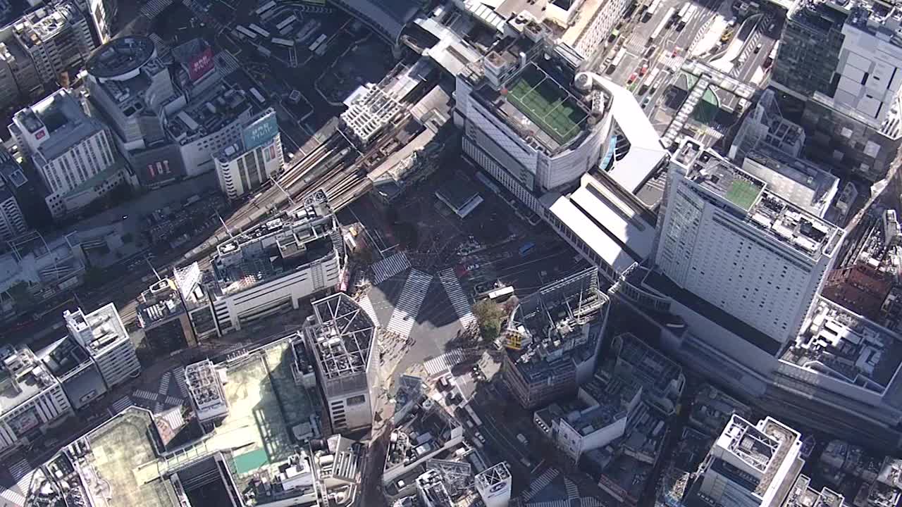 从空中俯瞰涉谷街;日本东京涩谷十字路口ZI视频素材