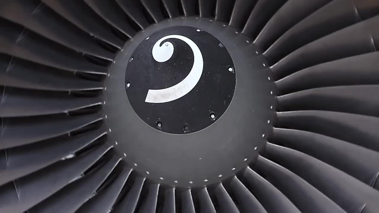 飞机喷气发动机涡轮靠近视频下载