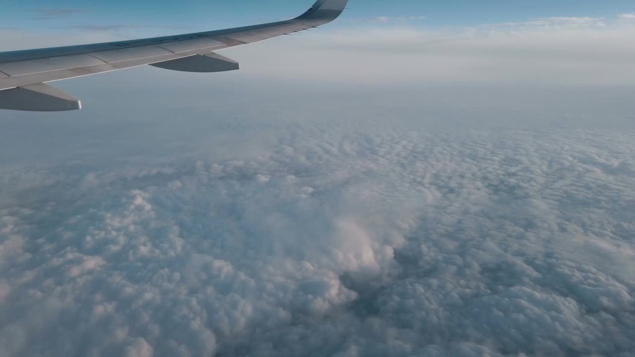 在云上飞行视频下载