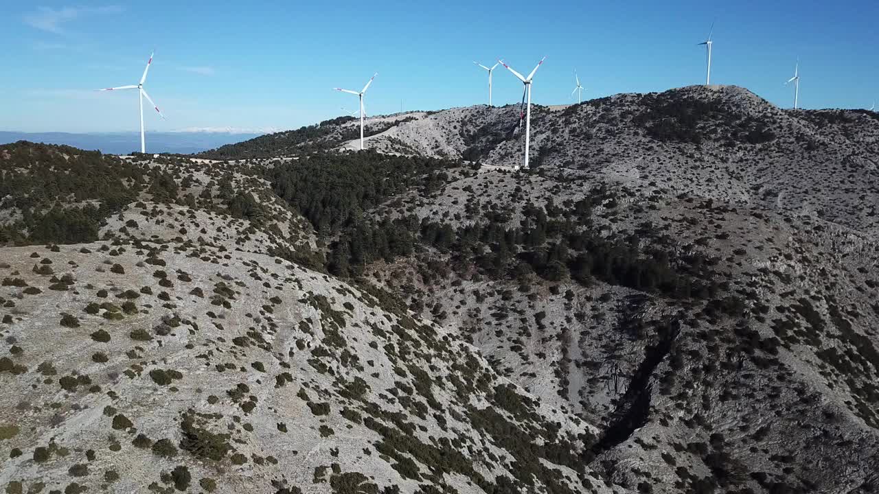 风力发电机发电的山顶，Muğla视频下载