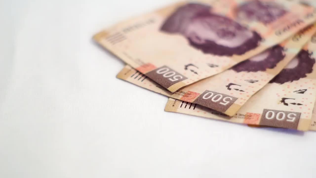 500五百比索的钞票白色背景视频素材