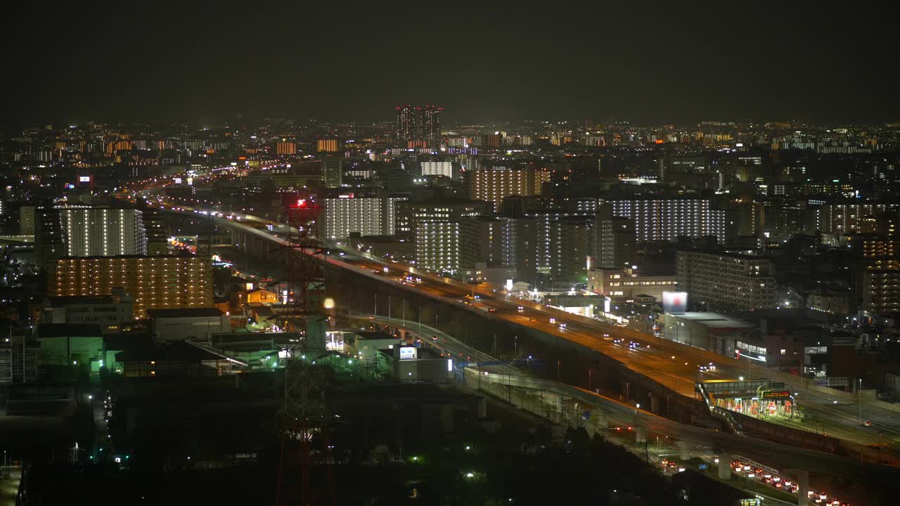 城市傍晚的高速公路交通视频下载