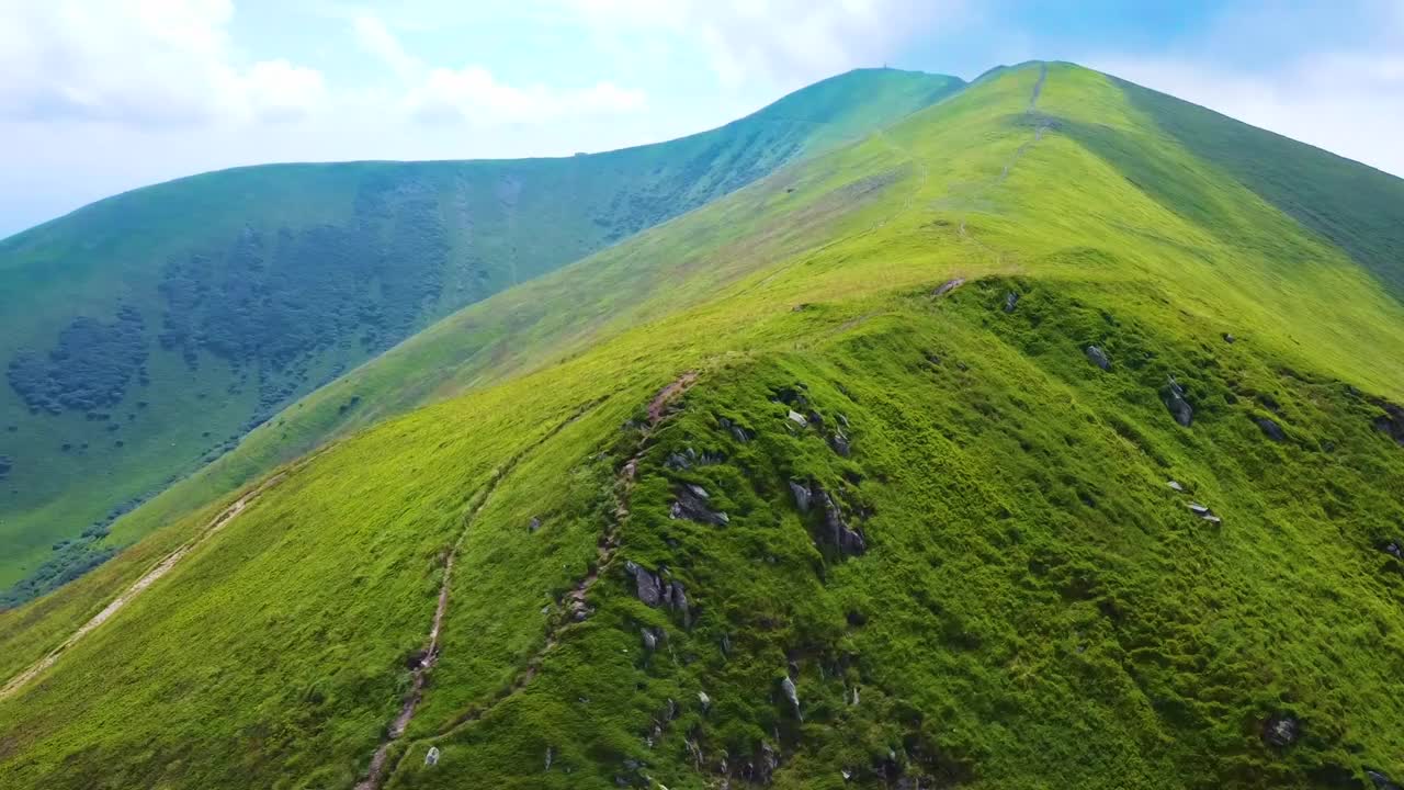 背景是山脉。喀尔巴阡山,乌克兰视频下载