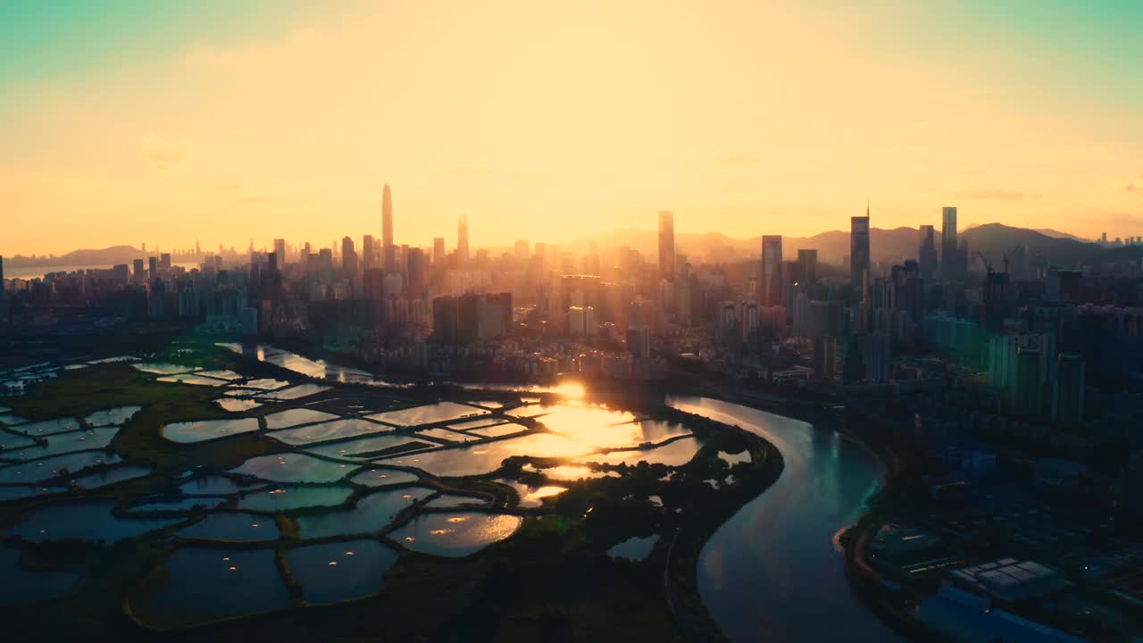 鸟瞰中国深圳的金融区和银行大楼视频下载
