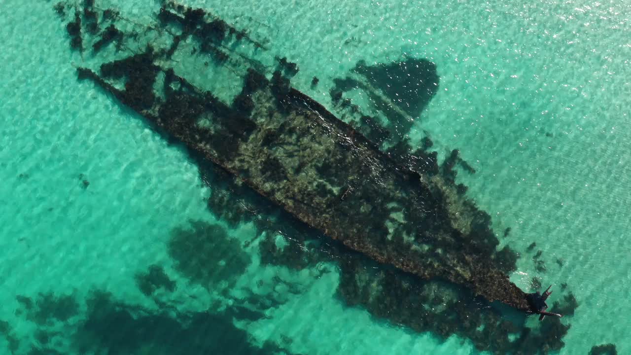 Coogee Omeo沉船鸟瞰图，西澳大利亚-无人机4K视频视频下载