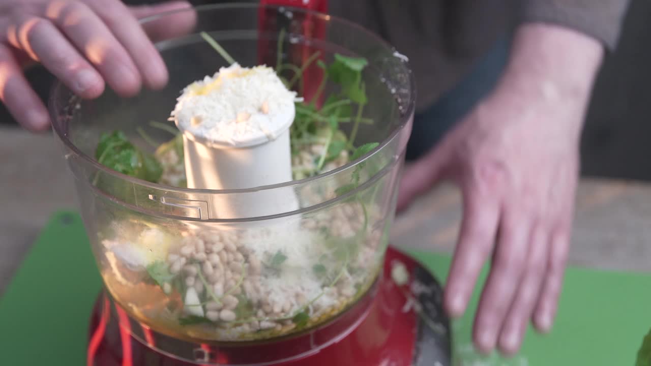 食品加工中香蒜酱的制备视频下载