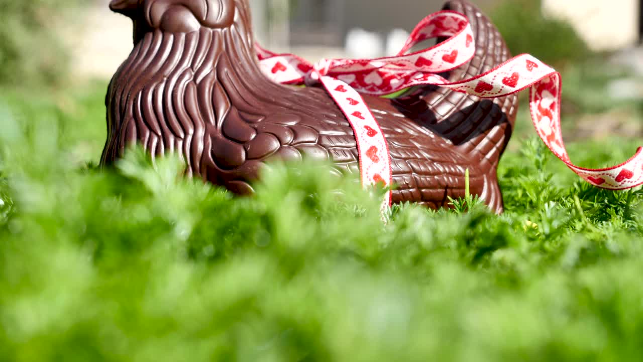 复活节假期——复活节巧克力蛋视频素材