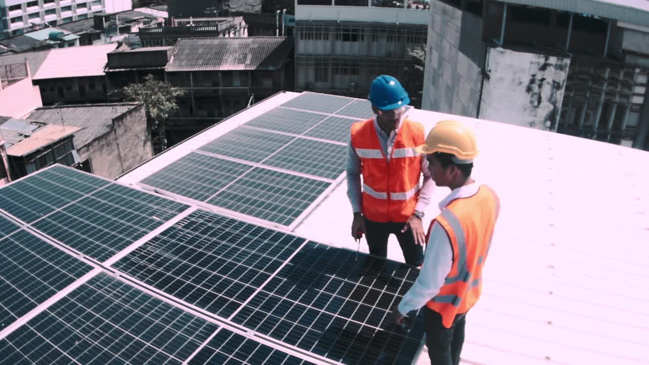 专业的太阳能服务团队视频素材