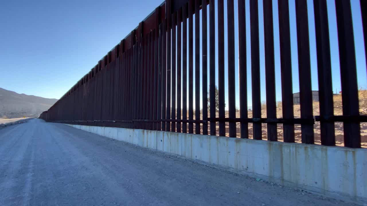墨西哥和美国之间的国际边境墙视频下载