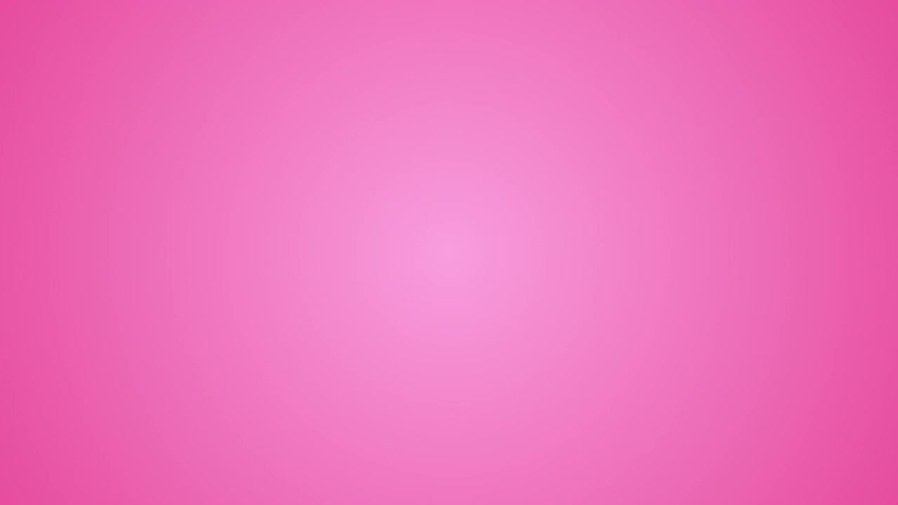 3D低聚几何红心从天空跌落在粉红色的背景视频素材