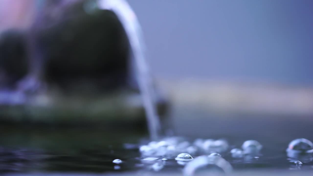 饮水机，液体从龙头流出视频下载