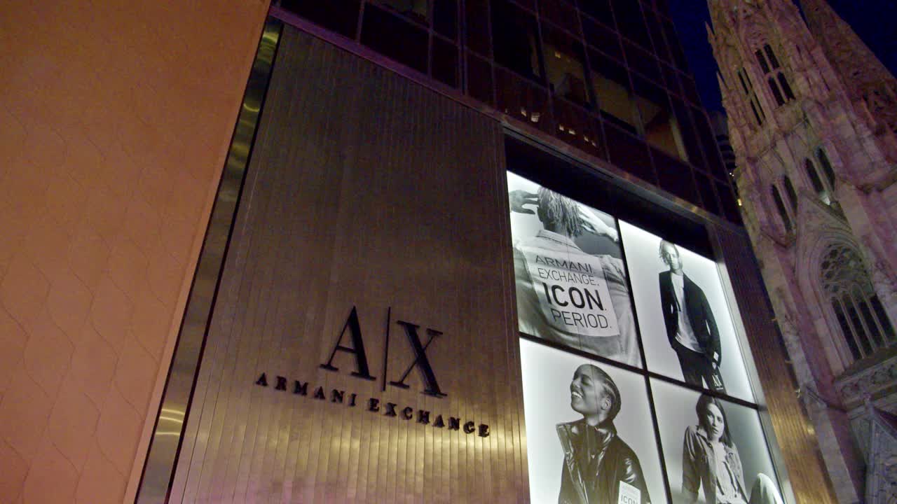 A / X。阿玛尼外汇。商店。第五奢侈时尚大道。曼哈顿。纽约视频素材