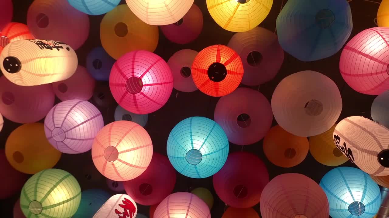 中国的灯笼，以五彩缤纷的仙灯为背景视频素材