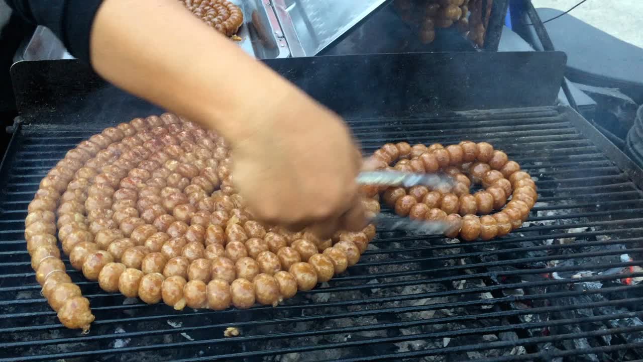泰国香肠街头小吃啊，亚洲美食视频视频下载