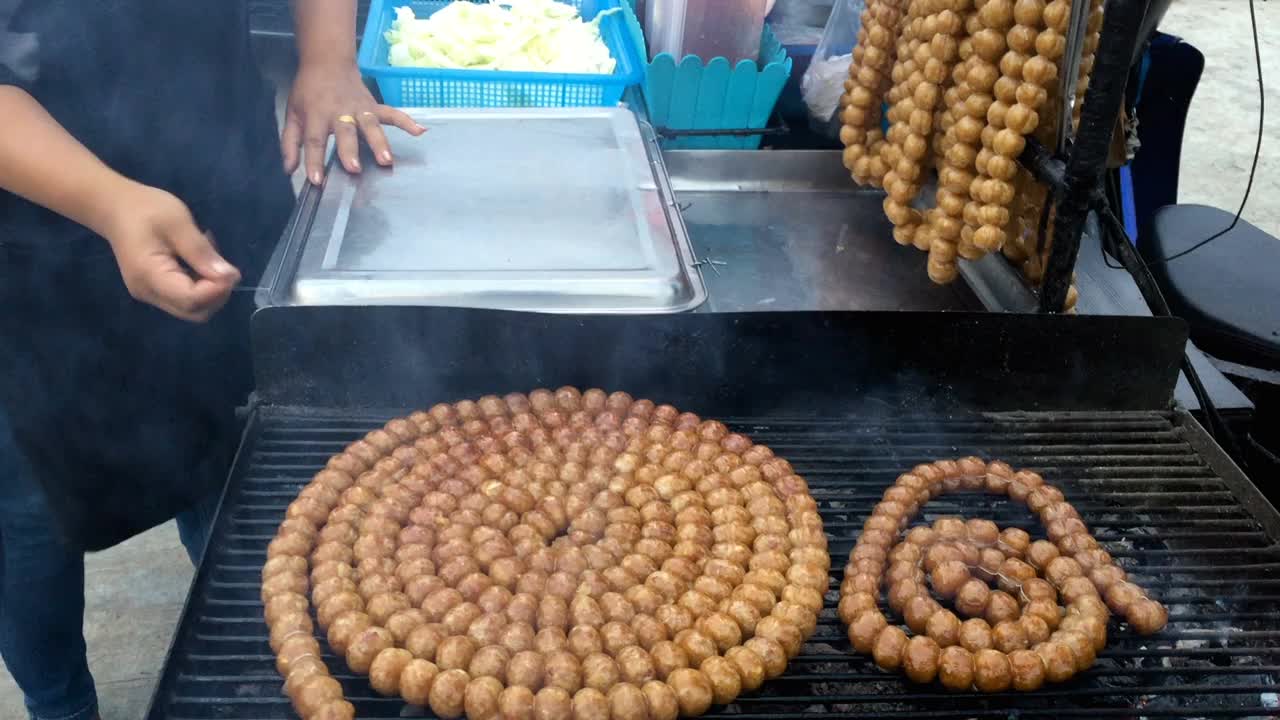 泰国香肠街头小吃啊，亚洲美食视频视频下载