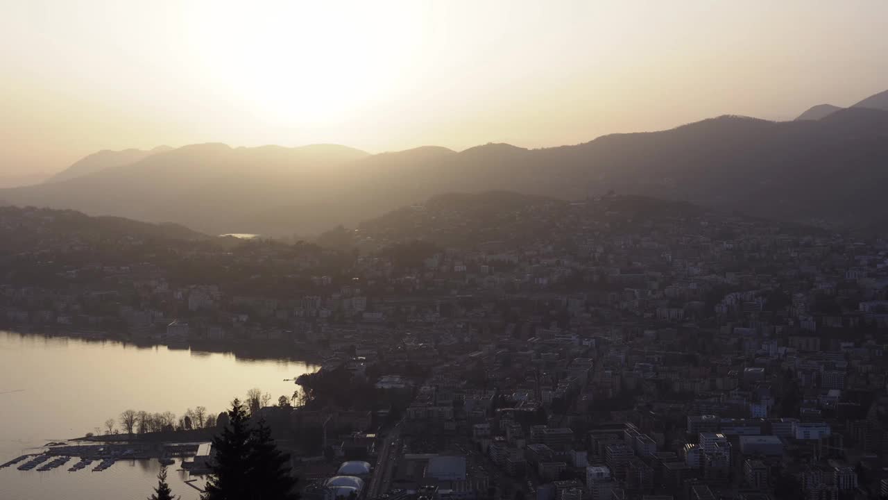 卢加诺市日落的时间流逝(瑞士/提契诺)视频素材