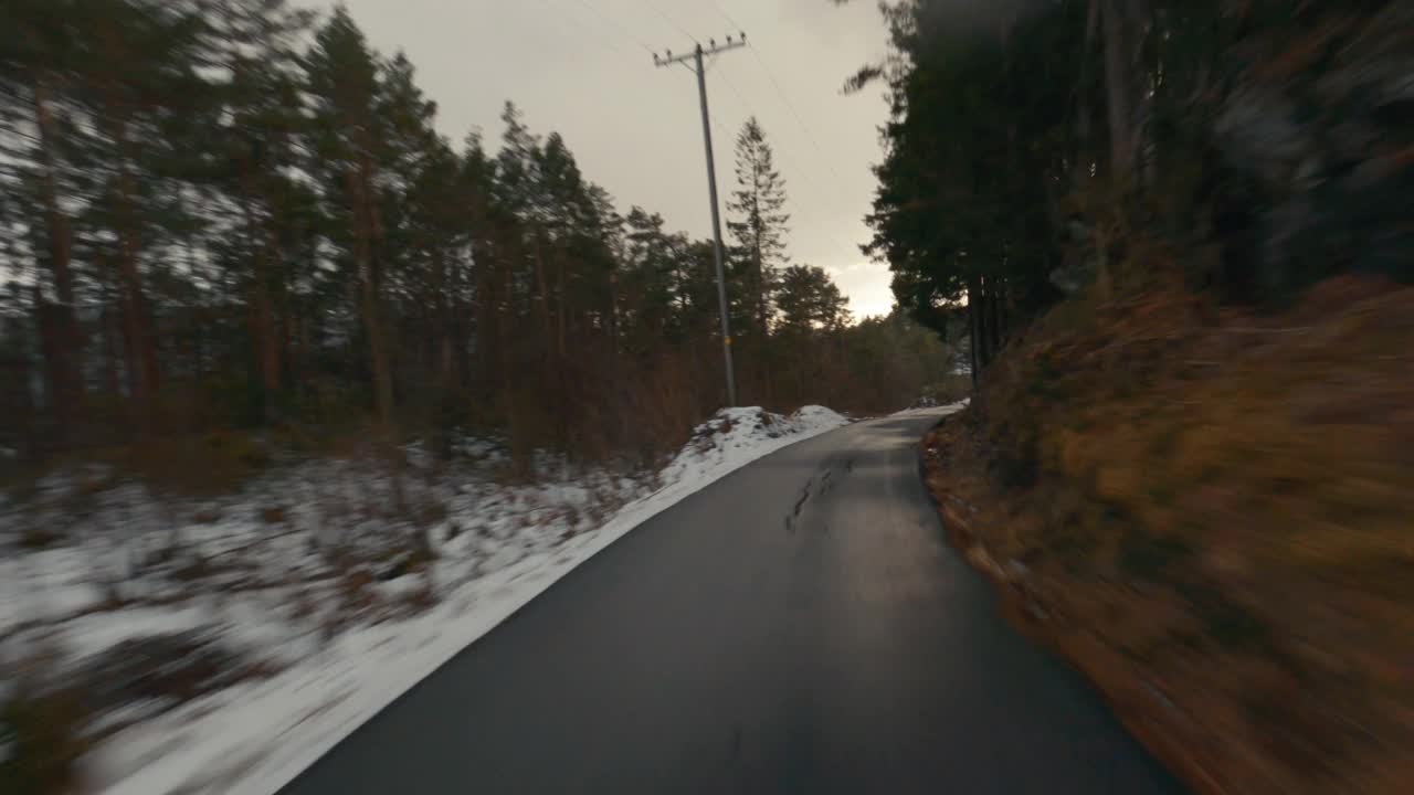 冬季POV车行驶:山口视频素材