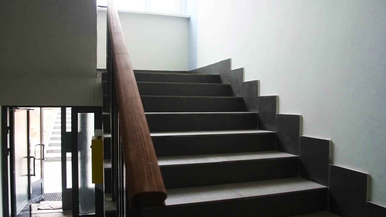 楼梯间在房子里视频下载