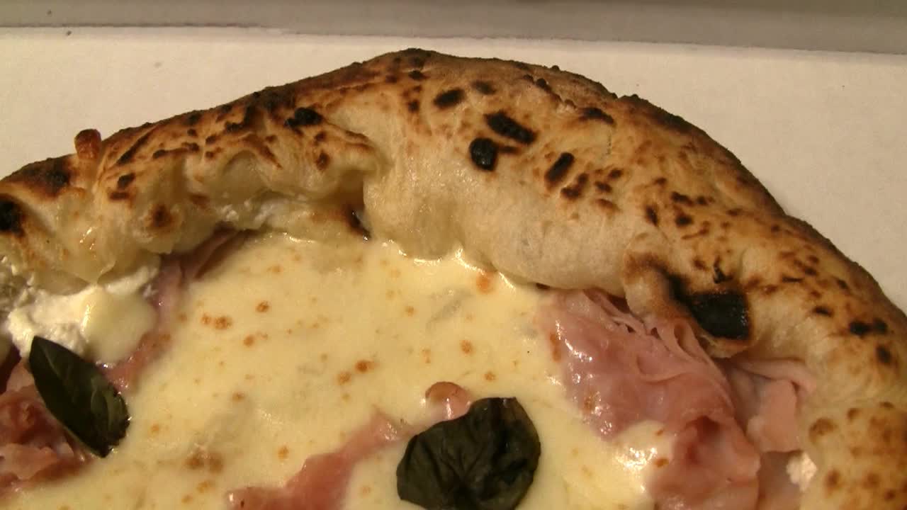 马苏里拉披萨和熟火腿视频下载