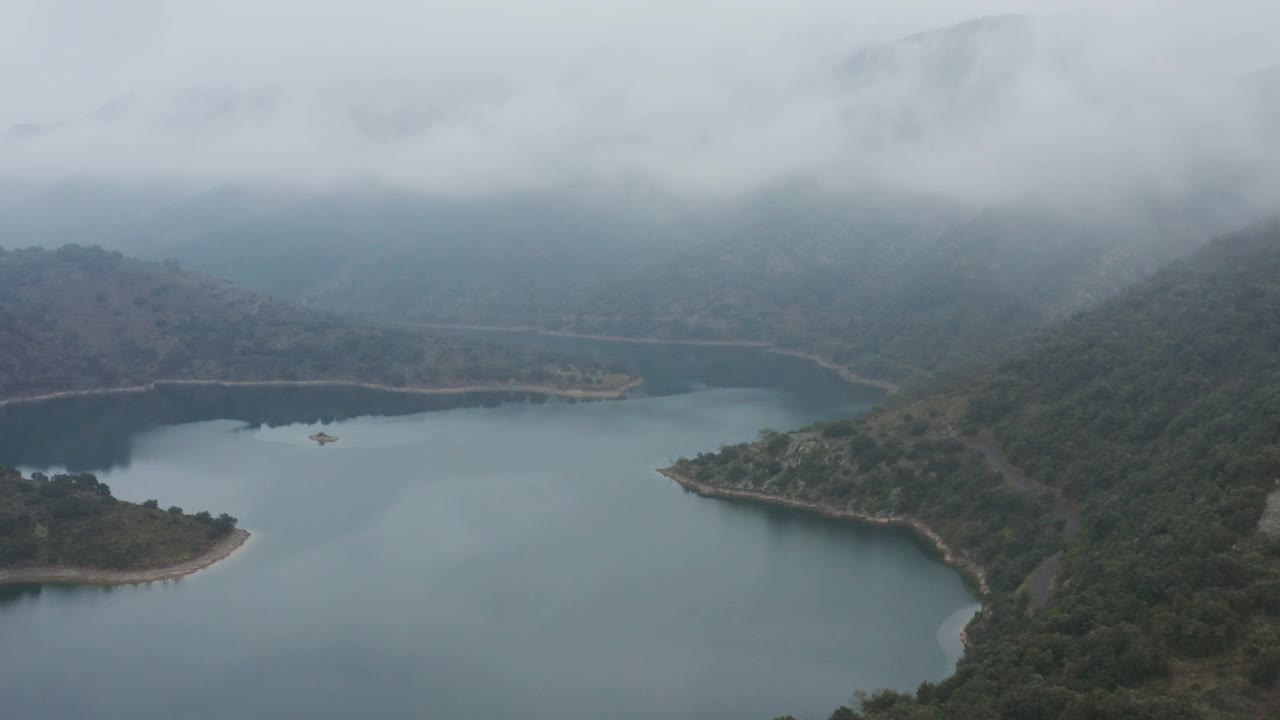 西乌拉纳大坝鸟瞰图。西班牙视频下载