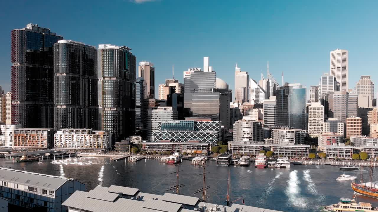 天际线视频。无人机俯瞰达令港，悉尼，澳大利亚。4K视频视频下载