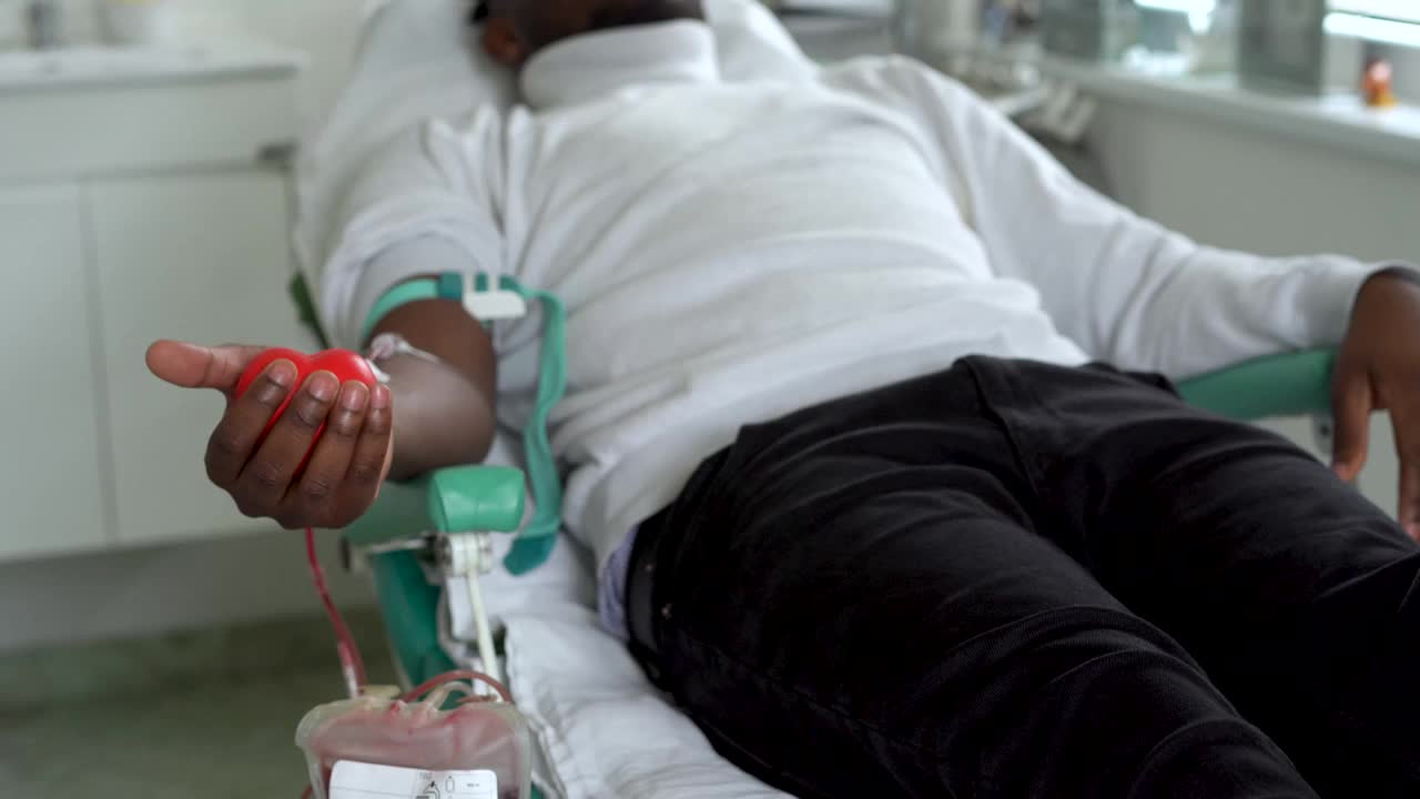 输血献血、医院献血者、医疗保健和慈善理念视频下载