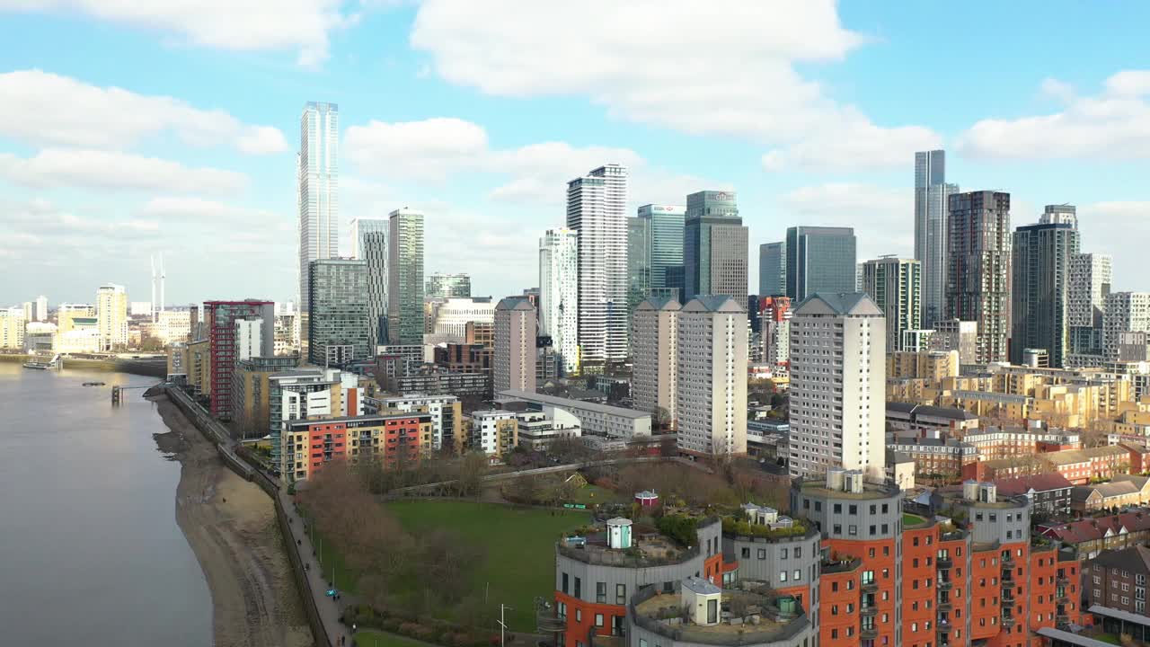 俯瞰伦敦城市的天际线视频素材