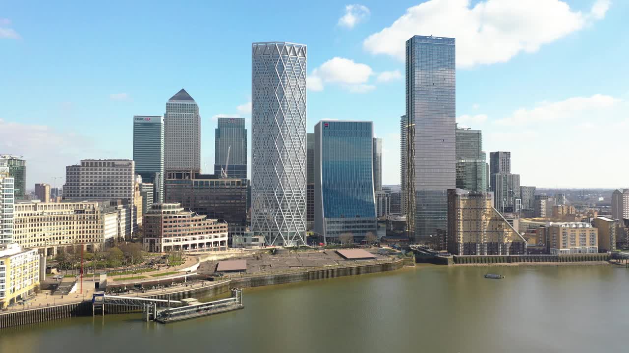 伦敦，英国金融区白天景观，空中视频素材