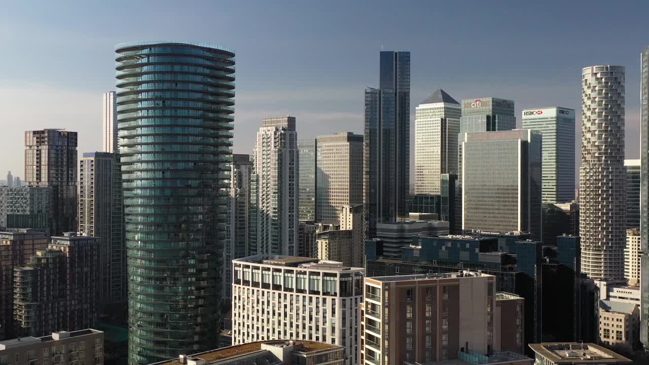穿越高层建筑，未来建筑商业理念，伦敦首都视频素材