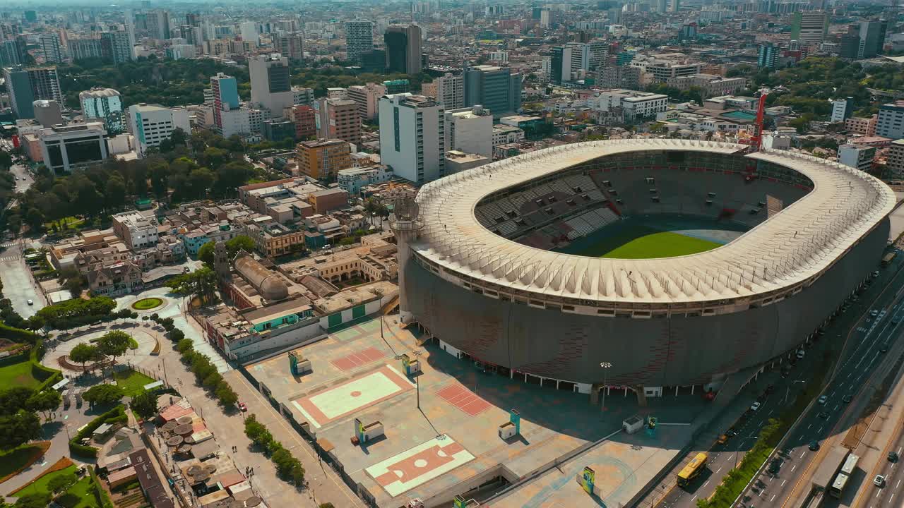 航拍秘鲁利马国家体育场及其周边视频素材