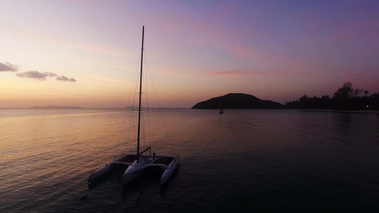 苏梅岛上的渡轮上的夕阳在泰国视频下载