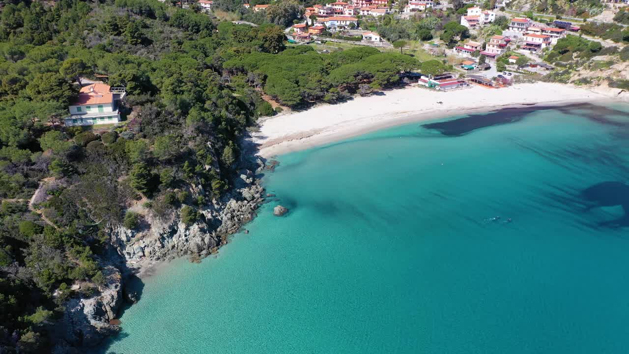 意大利托斯卡纳的厄尔巴岛的费托瓦亚海滩视频素材