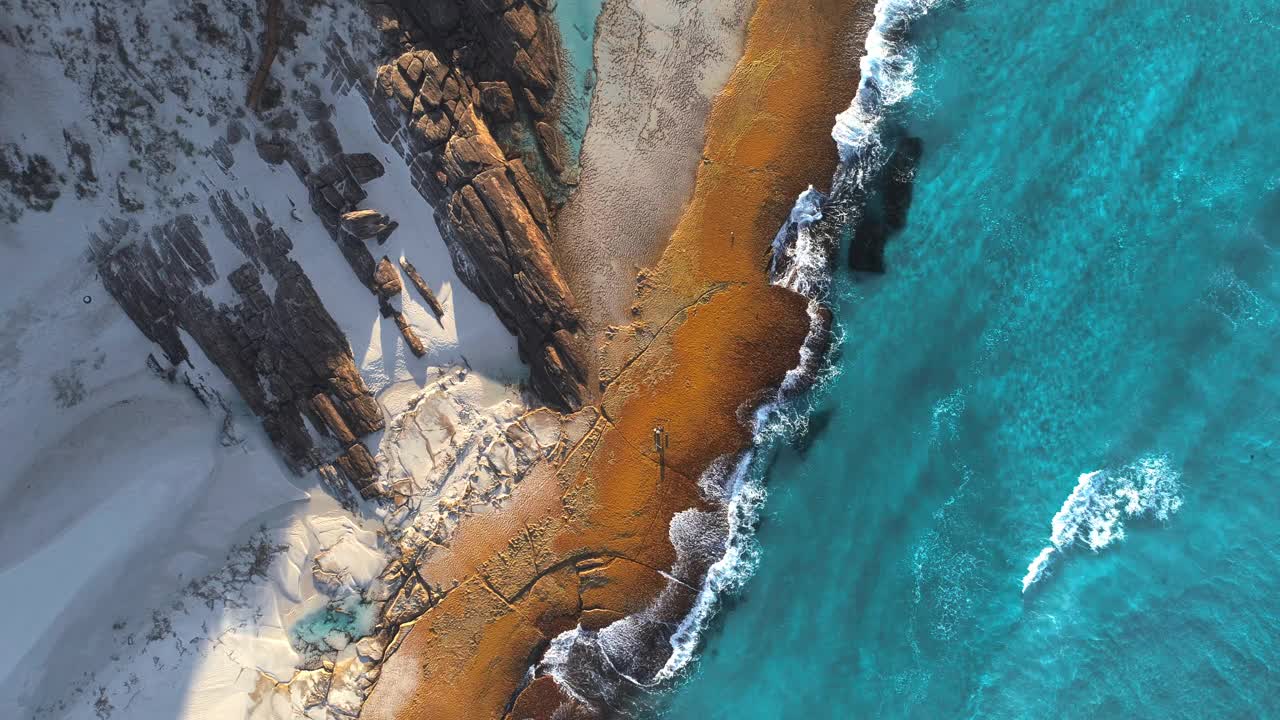 鸟瞰图11英里海滩埃斯佩兰斯西澳大利亚- 4K无人机视频下载
