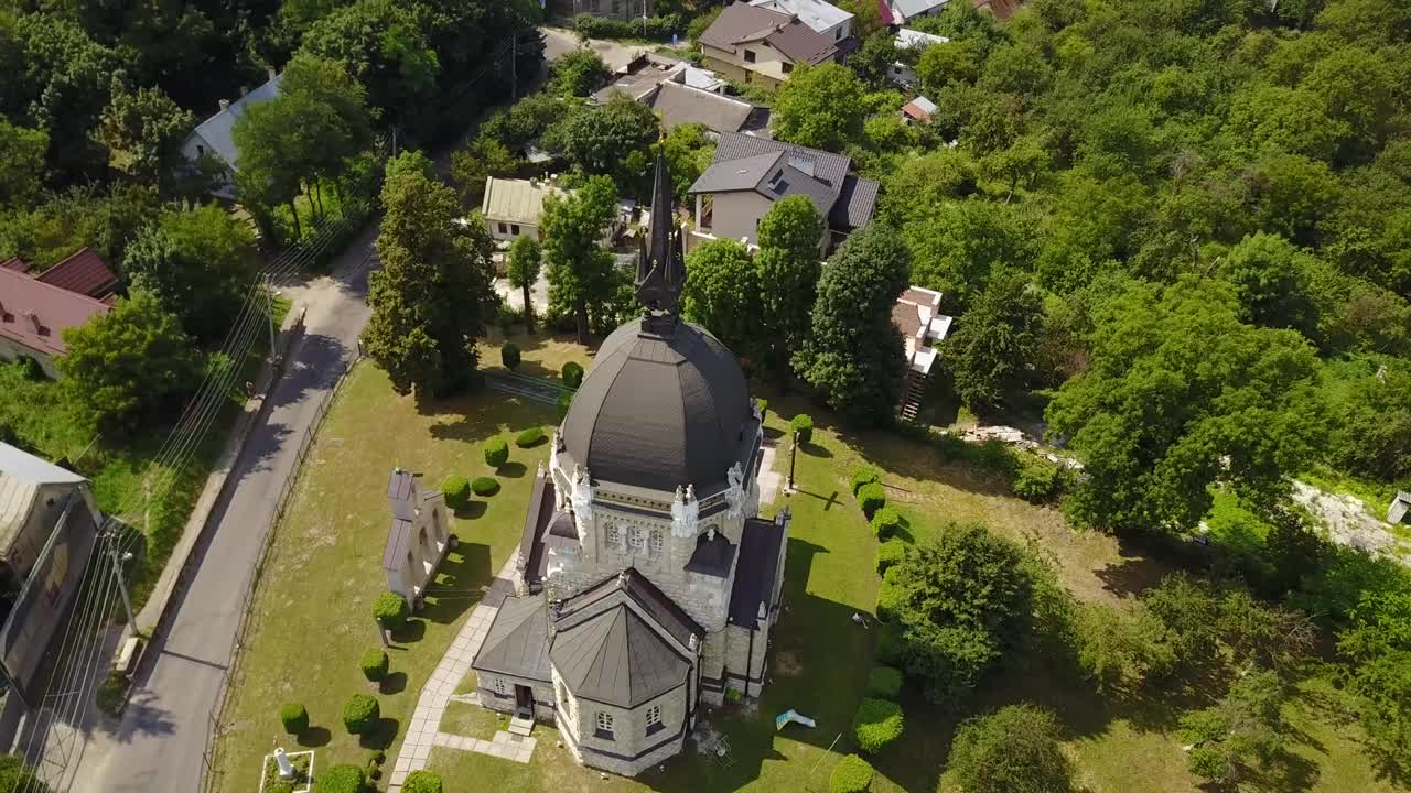 Aero视图。扬升教堂，利沃夫，兹涅辛尼亚。2020年秋视频下载