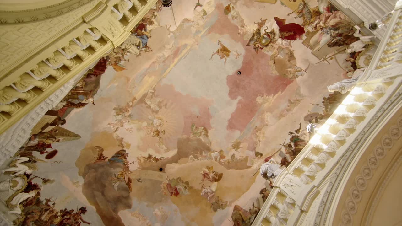 宽阔的旋转镜头的大型壁画，德国视频素材