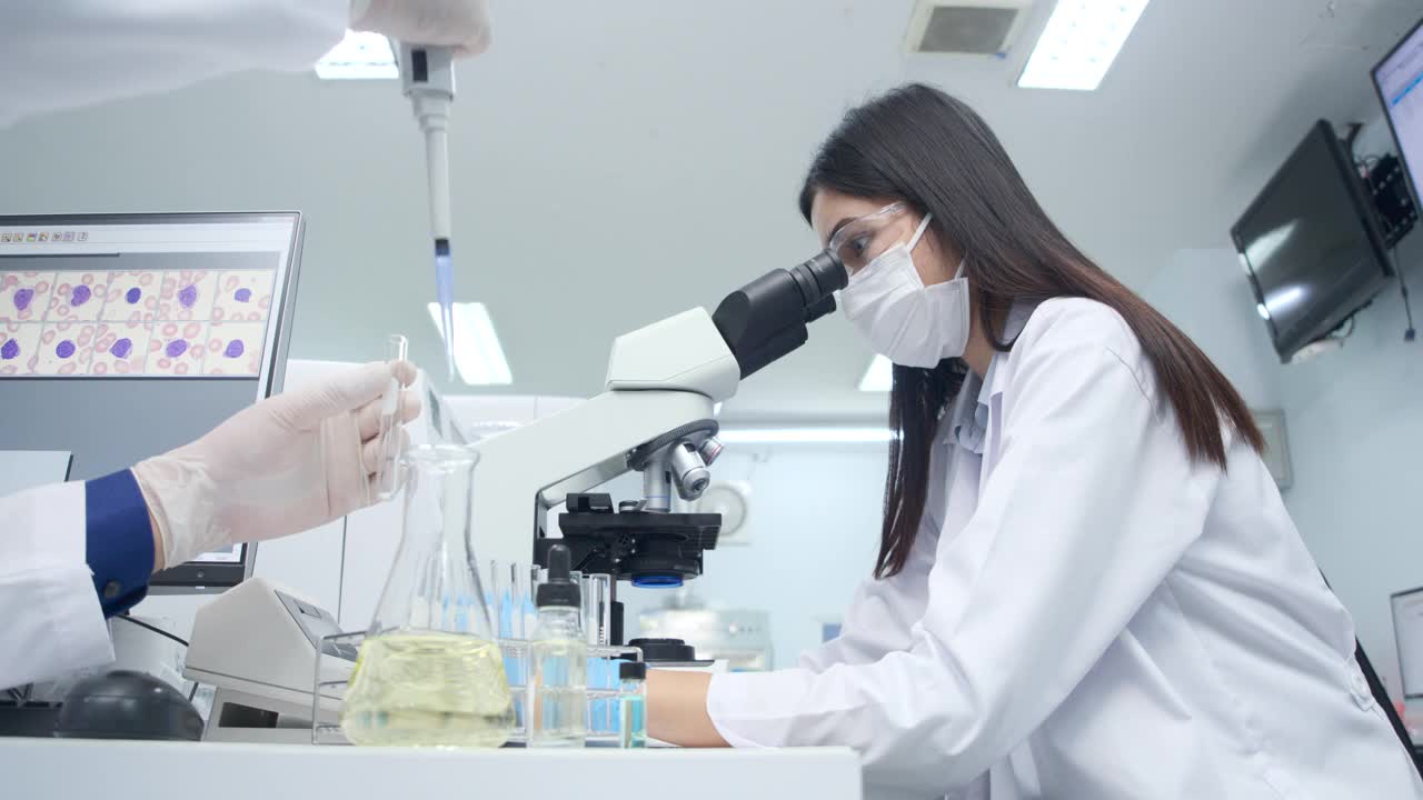 实验室技术员，亚洲医疗技术员在私人实验室工作。视频下载
