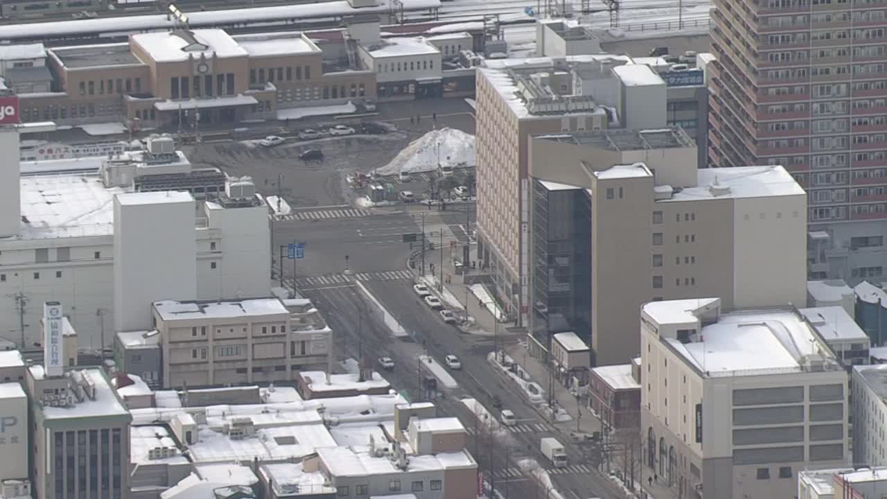 日本北海道小樽车站附近的空中视频素材