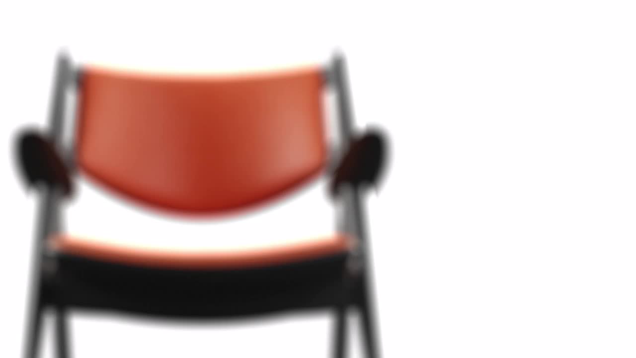 4k现代扶手椅橙色皮革和黑色木材。现代家具。旋转。循环。副本的空间。没有聚焦的背景。视频素材
