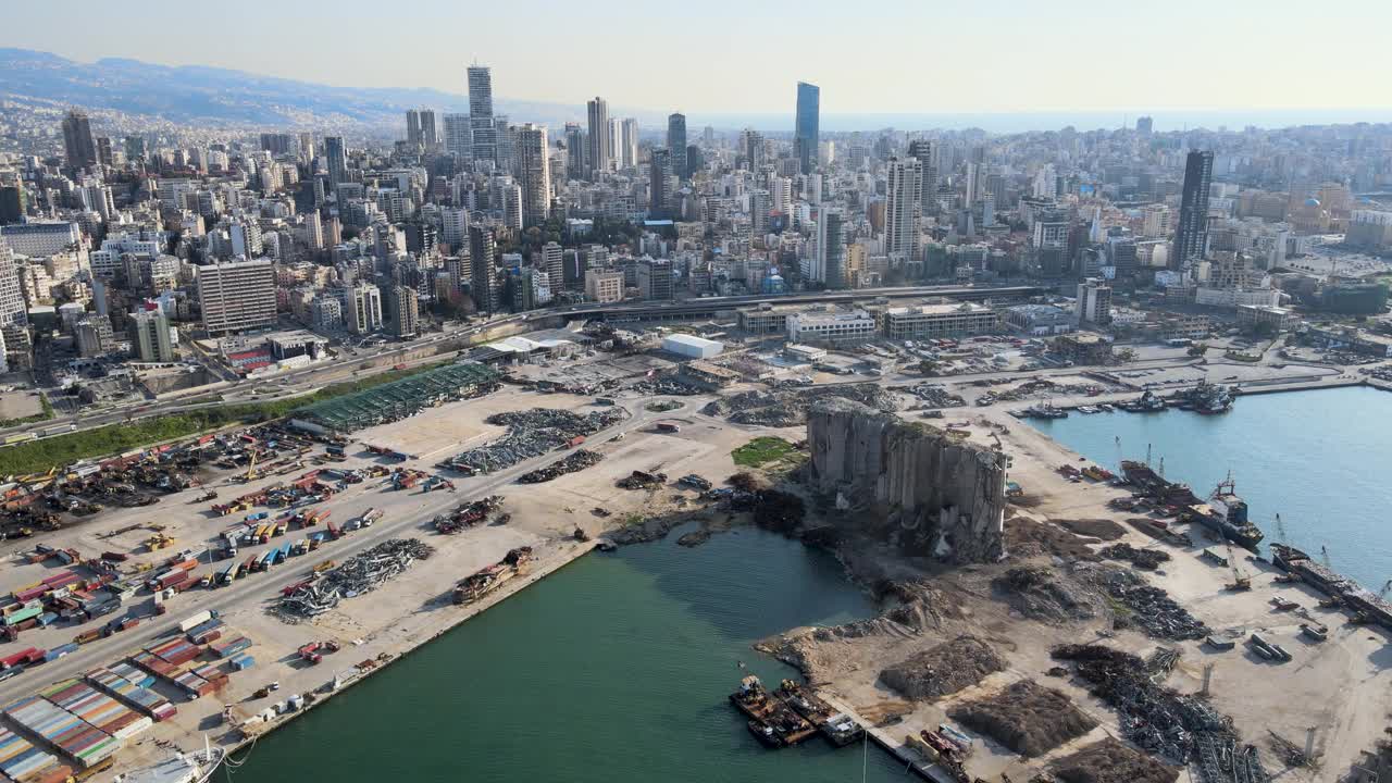 无人机拍摄的贝鲁特港爆炸现场视频素材